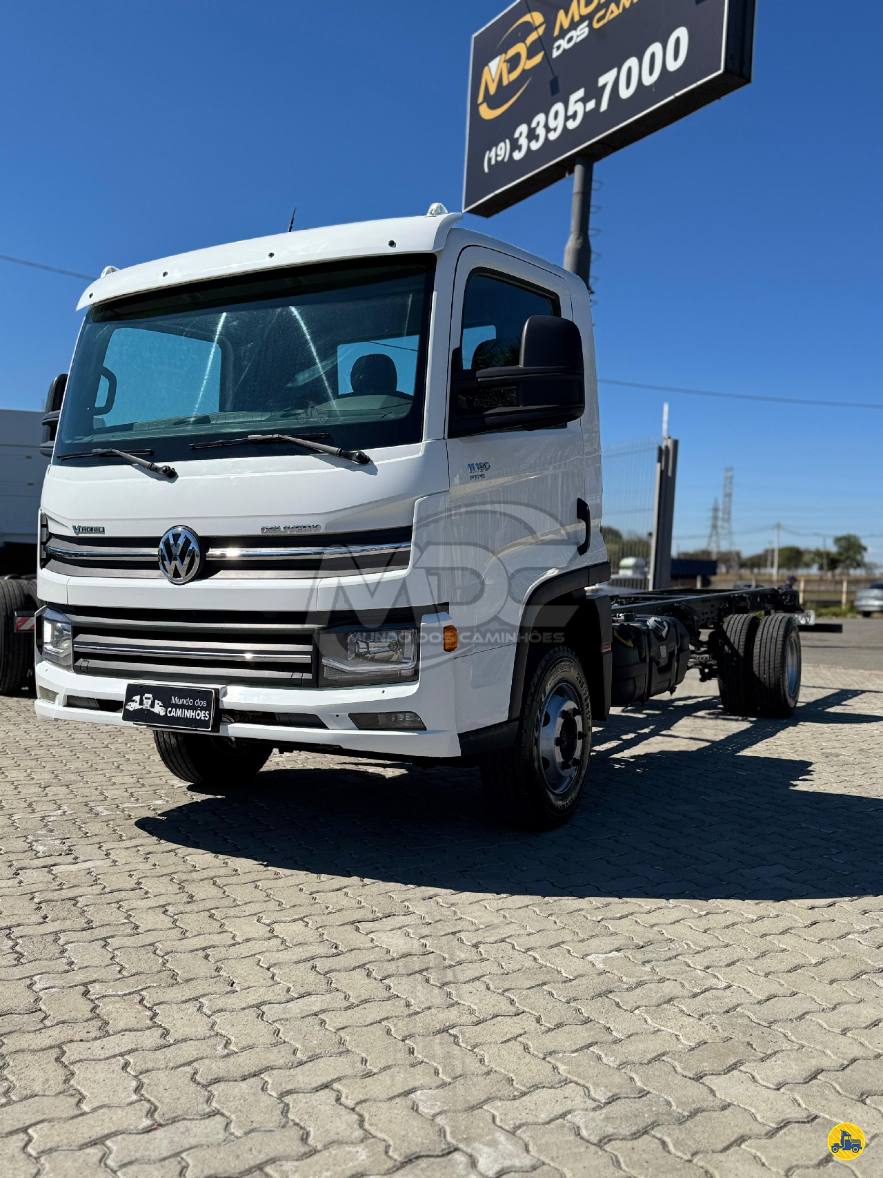 CAMINHAO VOLKSWAGEN VW 11180 Chassis 3/4 4x2 Mundo dos Caminhões SUMARE SÃO PAULO SP